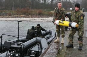 Presse- und Informationszentrum Marine: Deutsche Marine - Pressemeldung: Minentaucher erproben neuartige Tauchdrohne