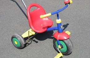 Polizeidirektion Göttingen: POL-GOE: (767/04) Fahrräder, Kinderroller und Kinderkarren gefunden - Polizei sucht Eigentümer