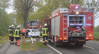 Polizeiinspektion Stade: POL-STD: Autofahrer bei Unfall zwischen Neukloster und Dammhausen schwer verletzt