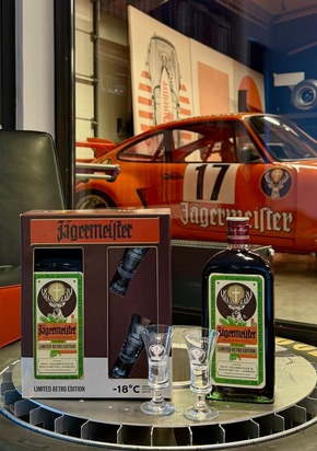 90 Jahre Jägermeister – Die Ikone der Nacht feiert Geburtstag und launcht Limited Retro Edition