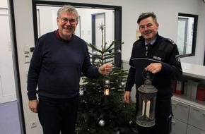 Polizei Rheinisch-Bergischer Kreis: POL-RBK: Rheinisch-Bergischer Kreis - Das traditionelle Friedenslicht wartet in den drei Polizeiwachen des Kreises auf interessierte Bürgerinnen und Bürger
