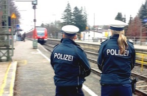 Bundespolizeidirektion München: Bundespolizeidirektion München: Flaschenwurf auf Bahnmitarbeiter / Angreifer wurde an S-Bahn Endstation geweckt