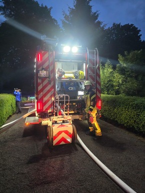 FW Datteln: Kleingebäudebrand - Gartenlaube in Vollbrand