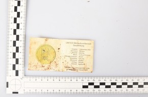 Polizeiinspektion L&uuml;neburg/L&uuml;chow-Dannenberg/Uelzen: POL-LG: ++ "der Halsketten-Trickdiebstahl" ++ M&uuml;nzschachtel und Papiere aufgefunden ++ Sportboot verl&auml;sst Fahrrinne auf Elbe und kommt fest ++ gro&szlig;fl&auml;chiger &Ouml;lfilm im Bleckeder Hafen ++