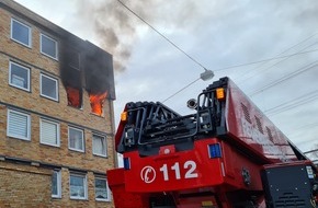Feuerwehr Oberhausen: FW-OB: Zimmerbrand auf der Hermann Albertz Straße durch Feuerwehr Oberhausen gelöscht
