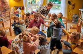ARD Das Erste: Das Erste / "Das Leben ist kein Kindergarten": Moderne Familienkomödie von und mit Oliver Wnuk auf dem "Endlich Freitag im Ersten"-Sendeplatz