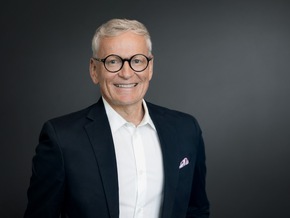 V4Smart baut mit MHP voll digitalisierte Batteriezellenfertigung auf