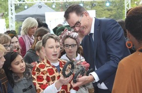 Albert-Schweitzer-Verband der Familienwerke und Kinderdörfer: Bundesminister Gerd Müller: "Wir müssen euch zuhören!"