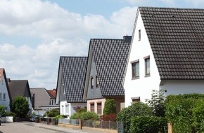 FMI Fachverband Mineralwolleindustrie: Kosten sparen und wohlfühlen: Wie sich eine Dämmung des Hauses lohnt – Tipps für Heimwerker