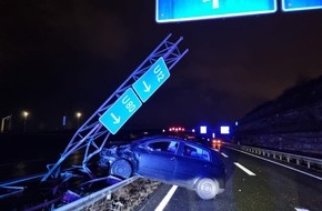 Autobahnpolizeiinspektion: API-TH: Abgelenkt, abgehoben und durch Verkehrsschilder gestoppt