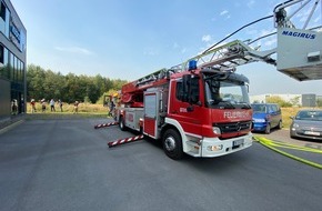 Freiwillige Feuerwehr Menden: FW Menden: Brand in Industriebetrieb sorgt für Großeinsatz