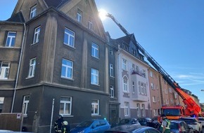 Feuerwehr Mülheim an der Ruhr: FW-MH: Gebäudebrand in Mehrfamilienhaus - 2 Katzen gerettet