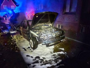 POL-STD: Zwei Autos in Stade in Brand geraten - Polizei sucht Zeugen
