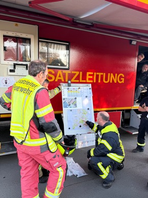 Feuerwehr Weeze: Großbrand bei Kartoffelgroßhändler