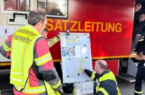 Freiwillige Feuerwehr Weeze: Feuerwehr Weeze: Großbrand bei Kartoffelgroßhändler