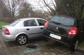 Polizeiinspektion Hameln-Pyrmont/Holzminden: POL-HOL: Nacht von Samstag zu Sonntag - 17./18.11.2007: Vandalismus und Einbrüche in Lauenförde - Sechs beschädigte Fahrzeuge / Drei Einbrüche -
