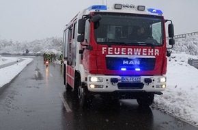 Freiwillige Feuerwehr Reichenau: FW Reichenau: Bäume blockieren Fahrbahn, Reichenau, 02.12.2023