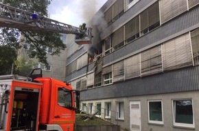 Feuerwehr und Rettungsdienst Bonn: FW-BN: Feuer in einer Notunterkunft in Muffendorf