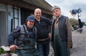 ZDF: Drehstart für "ZDF-Fernsehfilm der Woche: Küstennebel" / Komödie mit Uwe Ochsenknecht und Dietmar Bär (FOTO)