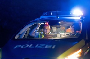 Polizei Mettmann: POL-ME: Polizei stellt Autodieb nach Verfolgungsfahrt - 2606061