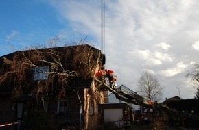 Feuerwehr Mönchengladbach: FW-MG: Sturmtief Zeyned in Mönchengladbach - eine Zwischenbilanz
