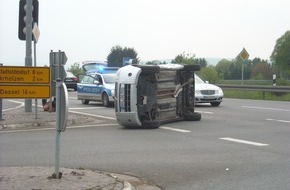 Polizeiinspektion Hameln-Pyrmont/Holzminden: POL-HOL: Auto bei Unfall auf die Seite gelegt