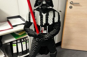 Polizeidirektion Hannover: POL-H: Polizei stellt "Darth Vader" sicher: Mutmaßlicher Dieb von Lego-Ausstellungsstück wollte Beute im Internet verkaufen