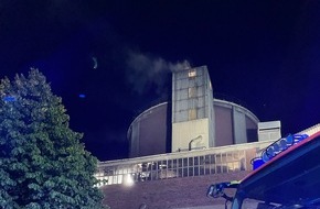 Freiwillige Feuerwehr Lage: FW Lage: Feuer 2 / Kabelbrand greift auf Pelletsilo über - 02.10.2022 - 21:26 Uhr