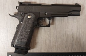 Bundespolizeidirektion München: Bundespolizeidirektion München: Bundespolizei Waidhaus stellt 14 Waffen an einem Tag sicher