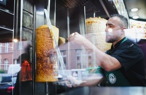 The Vegetarian Butcher: Der Döner für alle: Düzgün Gruppe und The Vegetarian Butcher launchen Plant-Based Kebab-Spieß