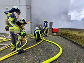 FW Hünxe: Feuerwehren aus Hünxe, Hamminkeln und Voerde proben den Ernstfall am Institut der Feuerwehr in Münster