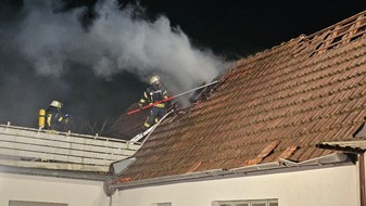 FW Datteln: Brennendes Gebäude im Hinterhof der Castroper Straße