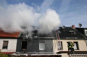 Feuerwehr Essen: FW-E: Feuer in einem Einfamilienhaus in Essen Frillendorf, fünf Personen verletzt
