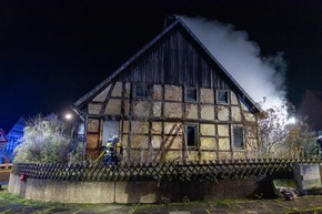FW Porta Westfalica: 04.12.2025 - Wohnungsbrand in Eisbergen / 1 Person verstorben