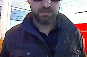 Polizei Bonn: POL-BN: Foto-Fahndung: Unbekannter hob Geld mit gestohlener Karte ab - Wer kennt diesen Mann?