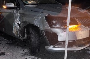 Polizei Bielefeld: POL-BI: Kollision im Gegenverkehr