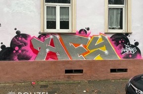Polizeipräsidium Westpfalz: POL-PPWP: Hauswand mit Graffiti beschmiert