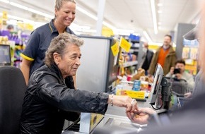 Netto Marken-Discount Stiftung & Co. KG: Prominenter Kasseneinsatz: Peter Maffay an Münchner Netto-Kasse