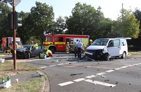 Polizei Mettmann: POL-ME: 50-jähriger Ratinger bei Verkehrsunfall schwer verletzt - Ratingen - 1908156