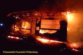 FW-PL: OT-Grävinglöh. Wochenendhaus mitten im Waldgebiet brannte in ganzer Ausdehnung