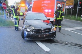 Polizei Mettmann: POL-ME: Schwerer Verkehrsunfall mit zwei verletzten Personen - Haan - 2205019