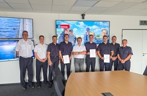 Feuerwehr Bremerhaven: FW Bremerhaven: Drei neue Feuerwehrtaucher f&uuml;r Bremerhaven