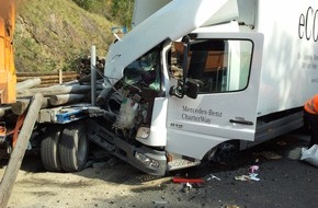 Polizeiinspektion Northeim: POL-NOM: Schwerer Unfall zwischen zwei LKW