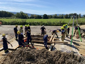 FW Konstanz: Gemeinsame Übung - Tiefbauunfall auf einer Baustelle