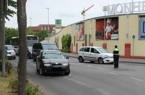 Polizei Mettmann: POL-ME: Schwerverletzte Person nach Verkehrsunfall - Monheim - 2005120