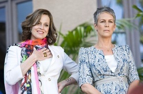 SAT.1: Die Hollywood-Stars Sigourney Weaver und Jamie Lee Curtis fahren ihre Krallen aus: Disney's "Du schon wieder" in SAT.1 (BILD)