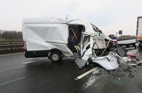 Polizeiinspektion Delmenhorst / Oldenburg - Land / Wesermarsch: POL-DEL: Autobahnpolizei Ahlhorn: Schwerer Verkehrsunfall auf der Autobahn 1 im Bereich der Stadt Lohne