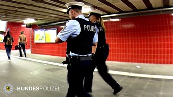 Bundespolizeidirektion München: Bundespolizeidirektion München: Alkoholisierter griff Beamte an und verletzt einen 31-jährigen Bundespolizisten