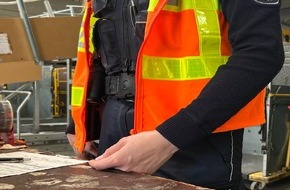 Hauptzollamt Frankfurt am Main: HZA-F: Frankfurter Zoll &uuml;berpr&uuml;ft Kurier-, Express- und Paketdienstleister - Bundesweite Schwerpunkpr&uuml;fung gegen Schwarzarbeit und illegale Besch&auml;ftigung