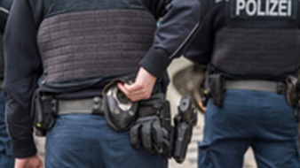 Bundespolizeidirektion München: Bundespolizeidirektion München: Betrunkener bespuckt Polizisten / Widerstand bei Polizeieinsatz
